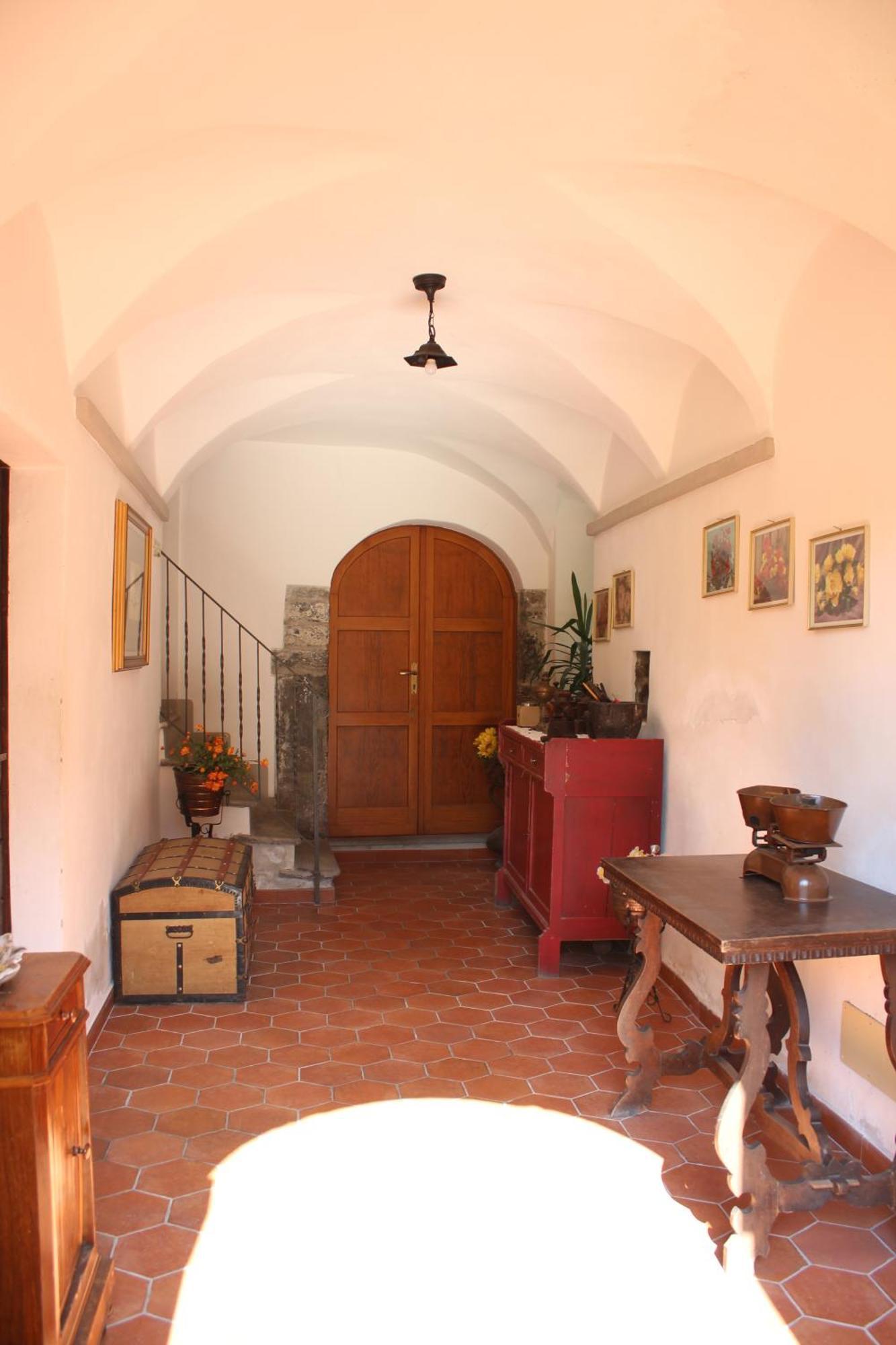 Riva Bianca Castle Lierna