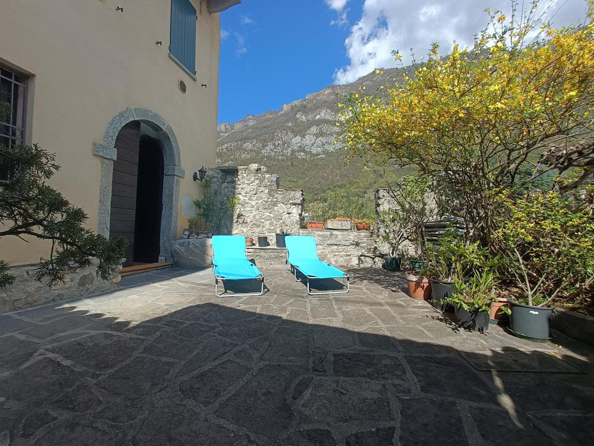 Riva Bianca Castle Lierna